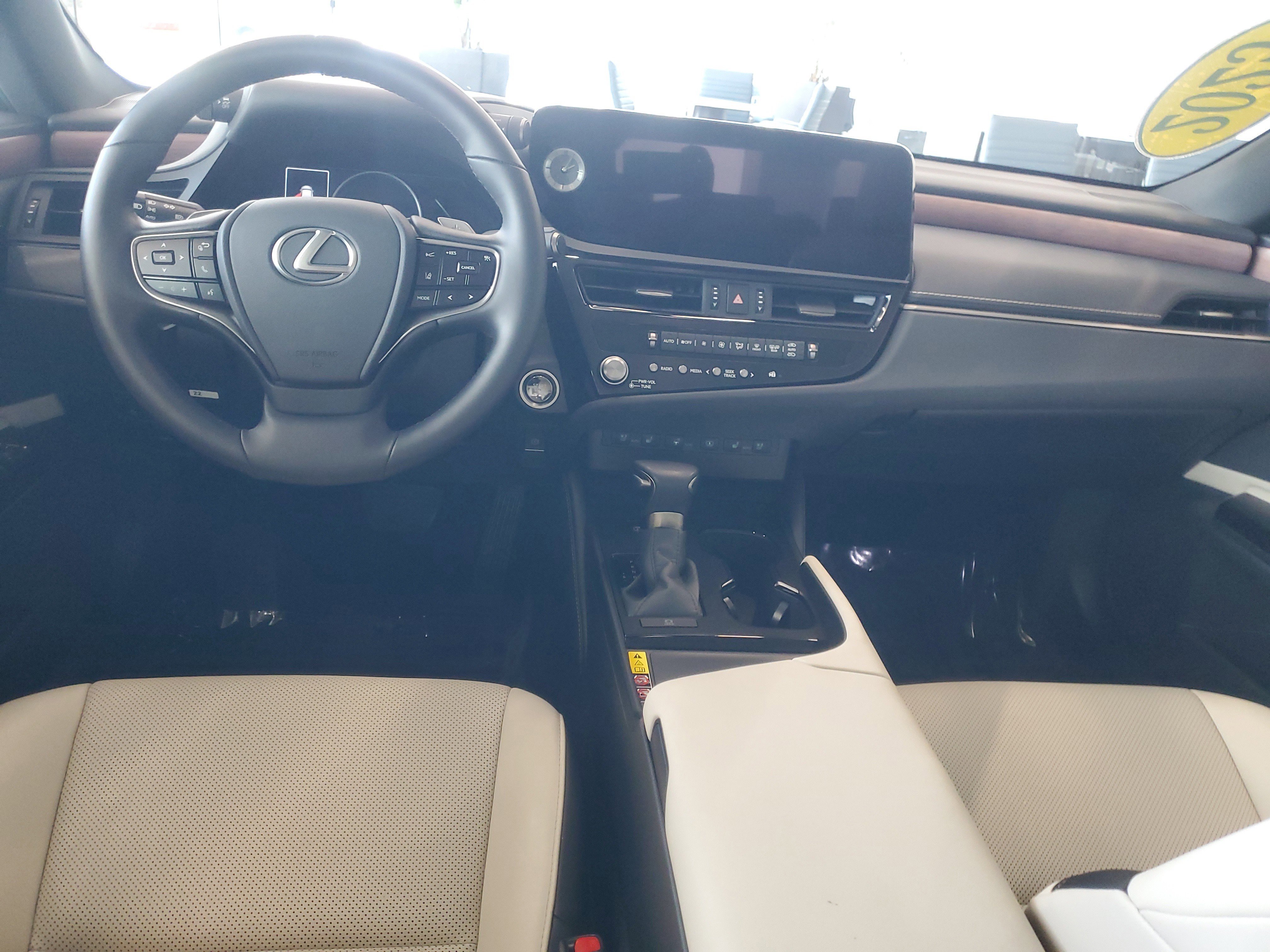 Used 2025 Lexus ES 350 w/ Premium Package FWD image 10