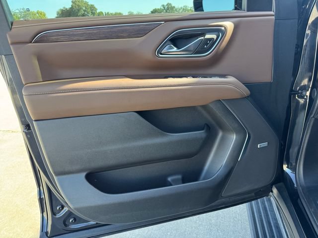 Used 2024 Chevrolet Suburban High Country AWD/4WD image 4