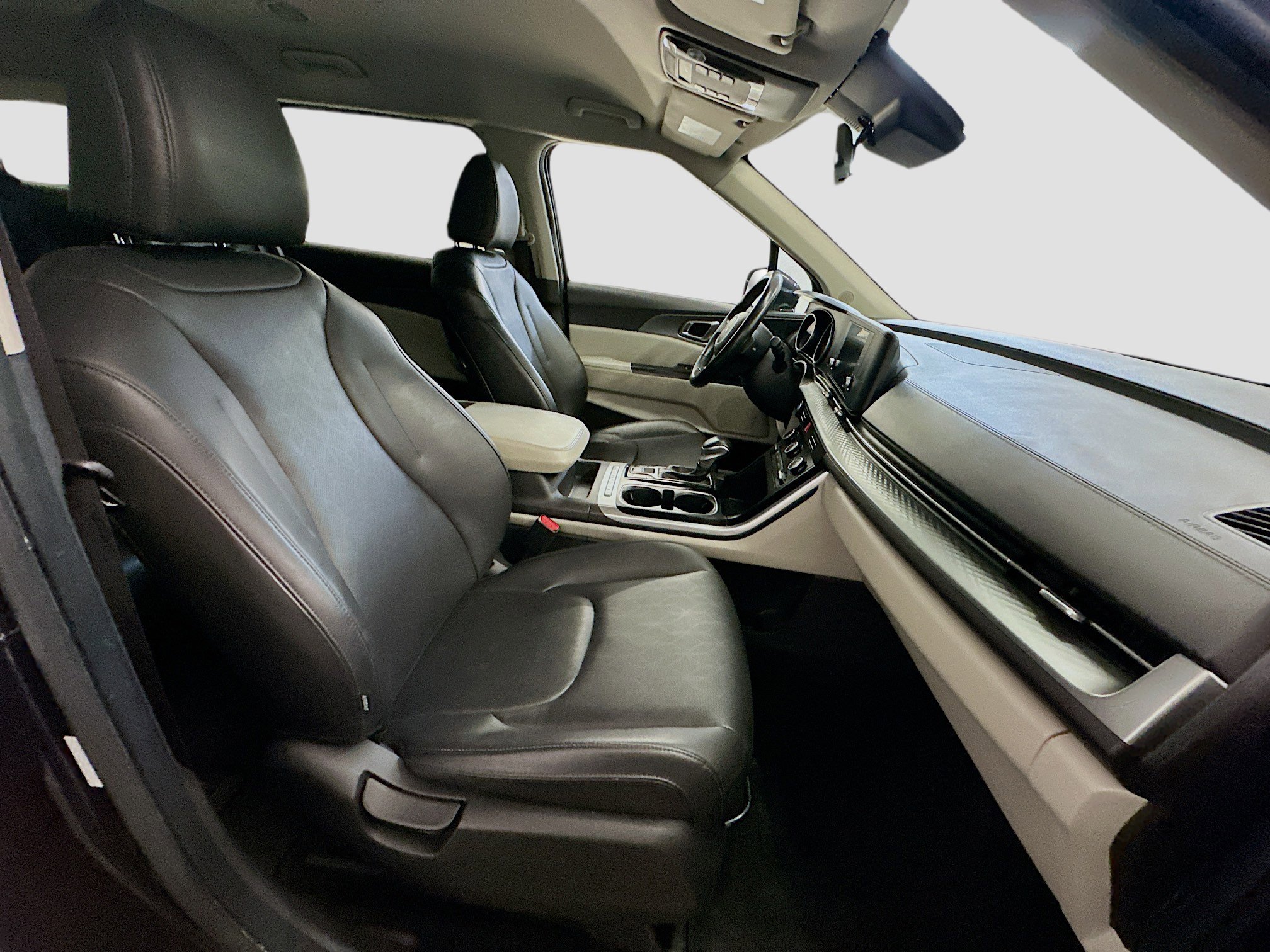 Used 2022 Kia Carnival LX FWD image 32