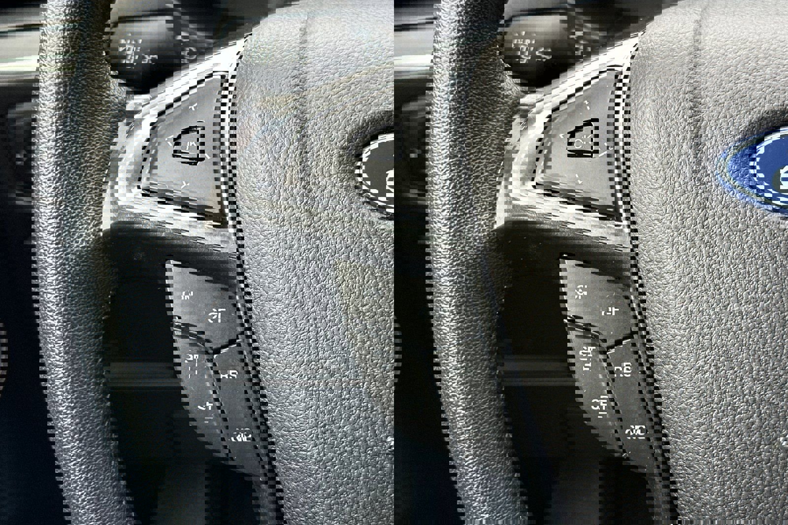 Used 2024 Ford Edge Titanium image 28