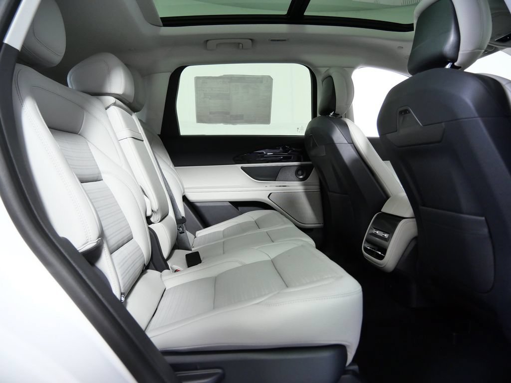 New 2026 Lincoln Nautilus Reserve w/ Jet Appearance Package AWD/4WD image 12