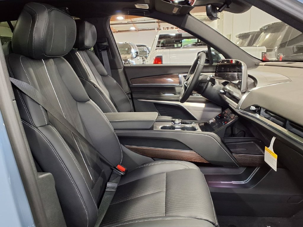 New 2027 Cadillac Vistiq Luxury AWD/4WD image 5