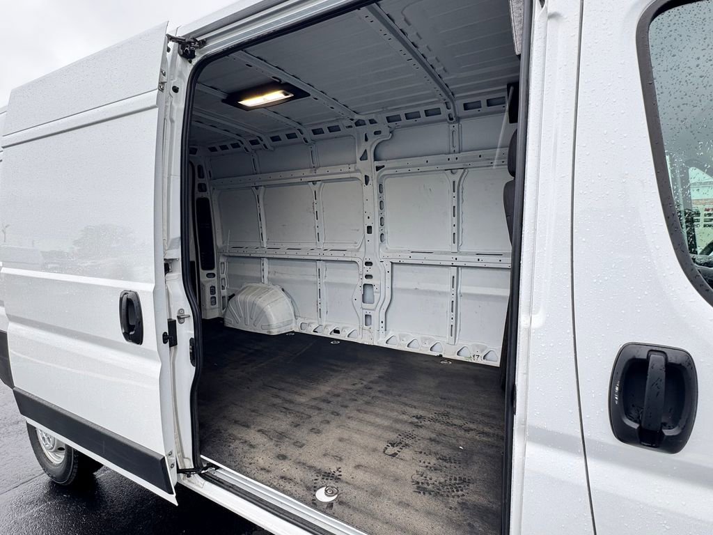 Used 2024 RAM ProMaster 2500 w/ Convenience Group FWD image 14