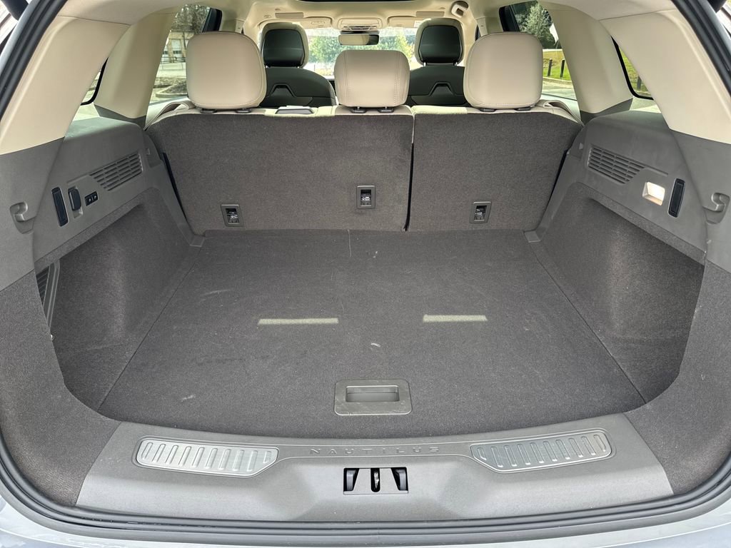 Used 2025 Lincoln Nautilus Reserve image 28