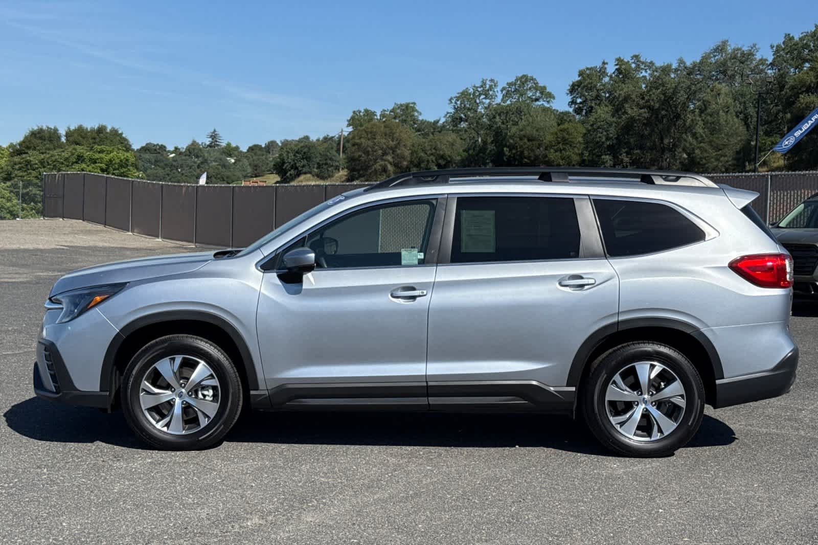 Used 2025 Subaru Ascent Premium AWD/4WD image 6