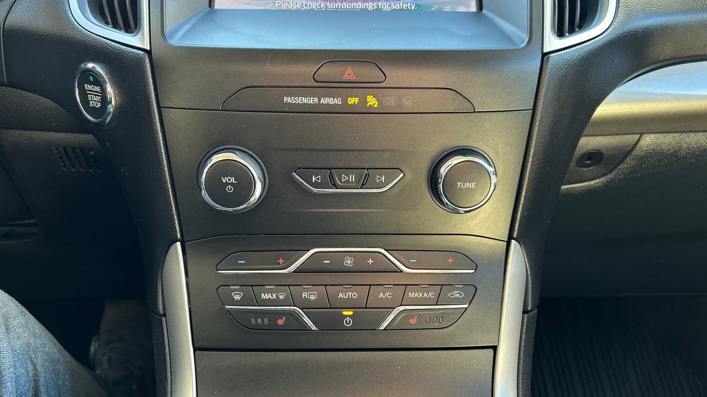 Used 2020 Ford Edge SEL image 29