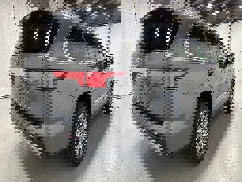 Used 2024 Toyota Sequoia Capstone image 7