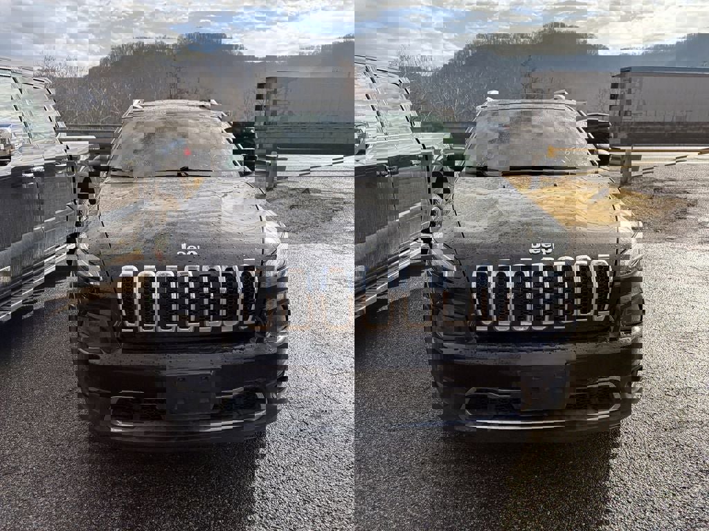 Used 2018 Jeep Cherokee Limited image 2