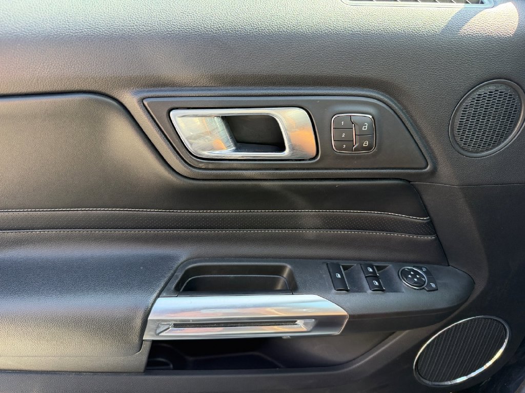 Used 2020 Ford Mustang Convertible RWD image 29