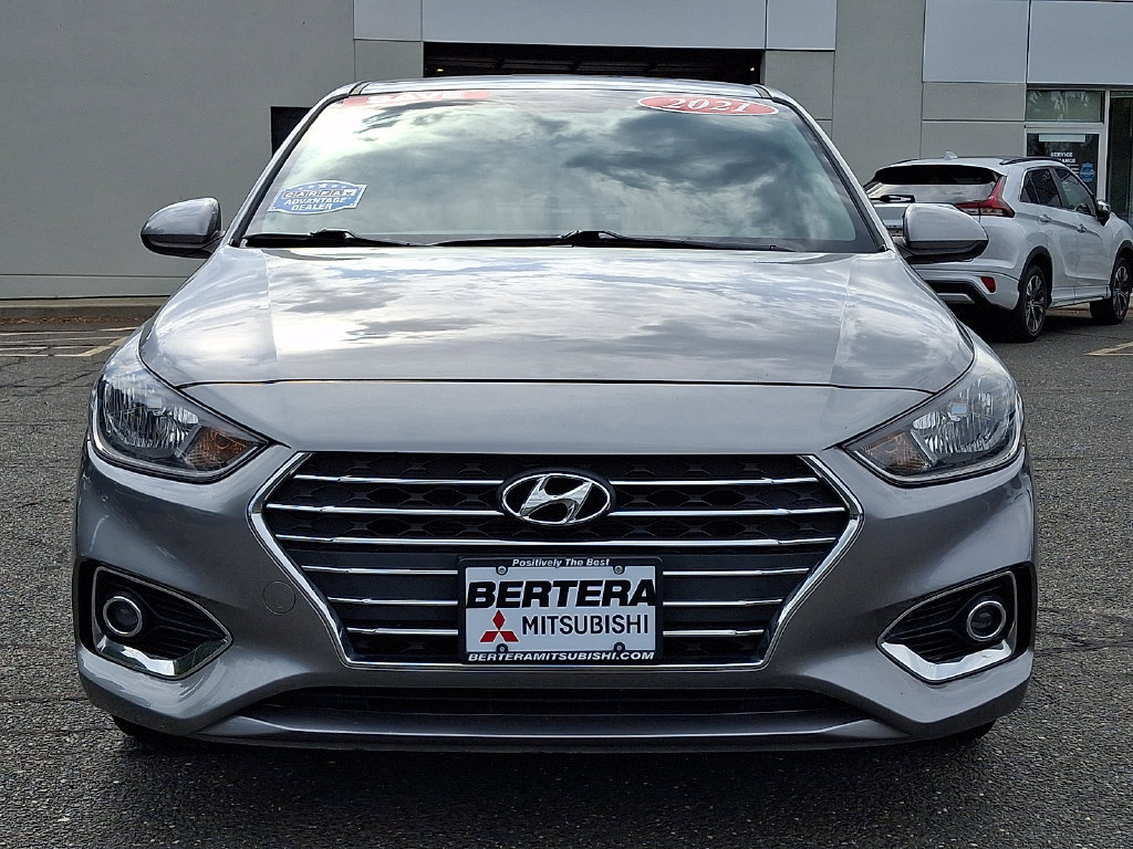 Used 2021 Hyundai Accent SEL FWD image 2