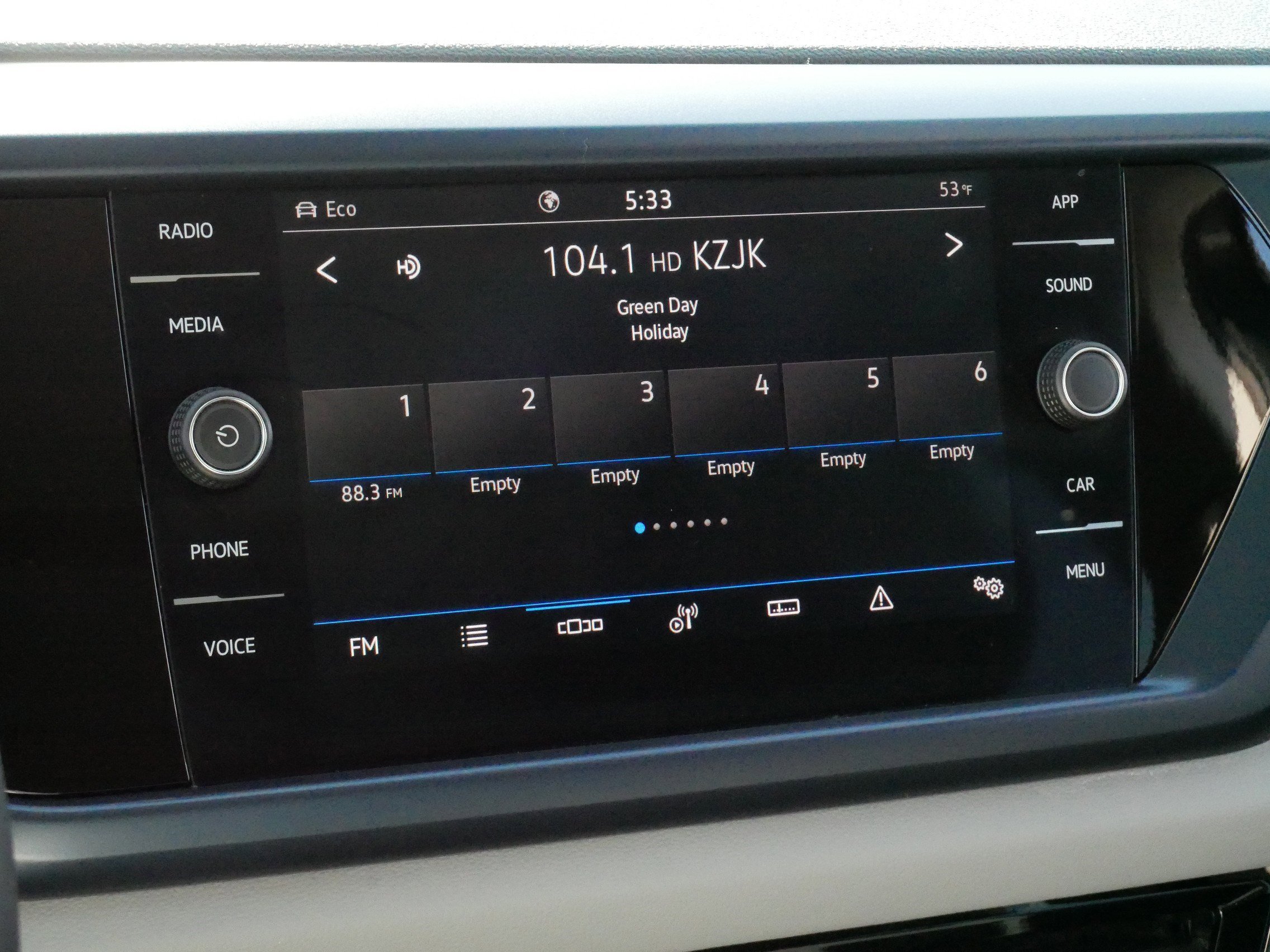 Used 2023 Volkswagen Taos SE w/ Panoramic Sunroof Package image 22