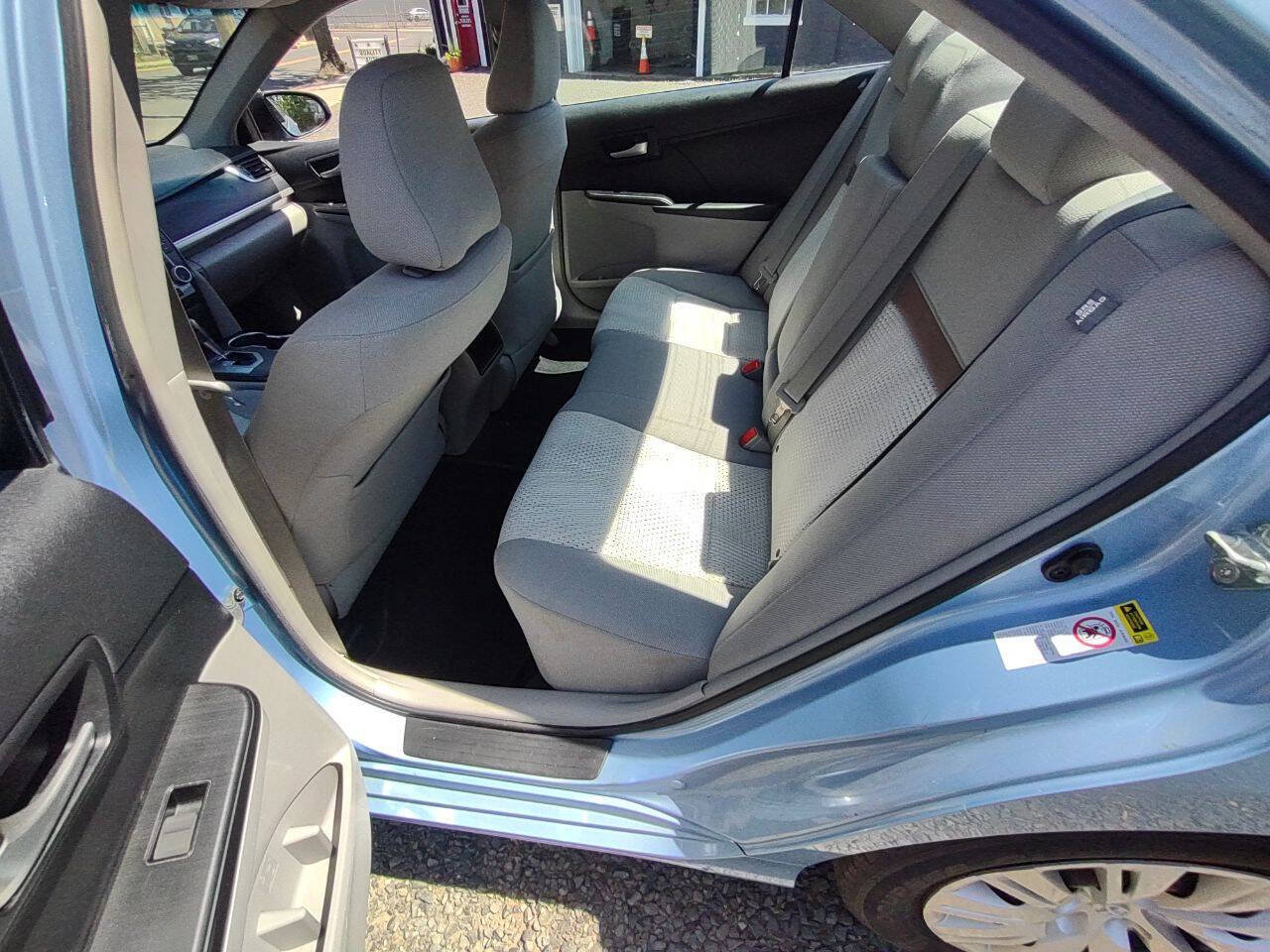 Used 2012 Toyota Camry LE FWD image 9