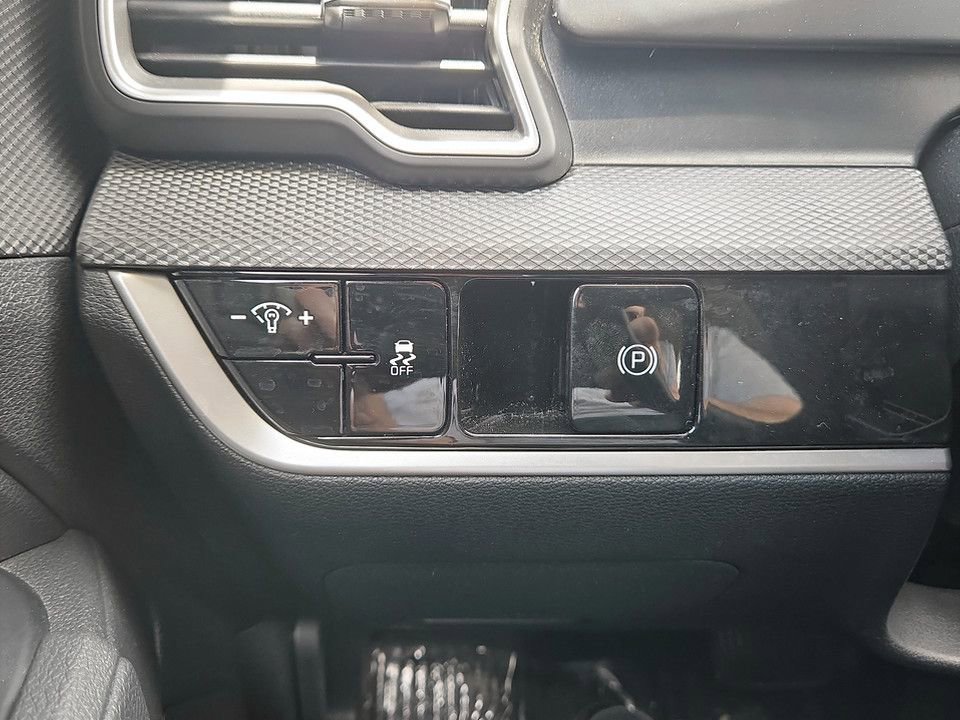 Used 2025 Kia Sportage LX AWD/4WD image 21
