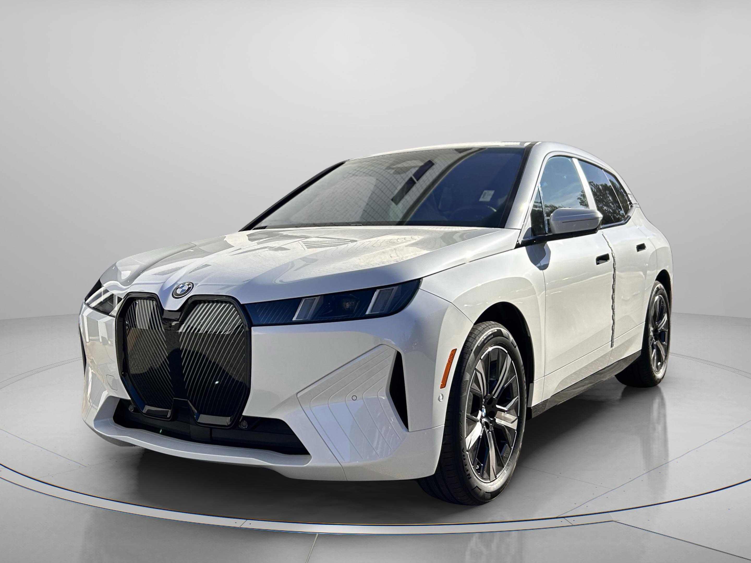 Used 2026 BMW iX xDrive45 w/ Premium Package image 2