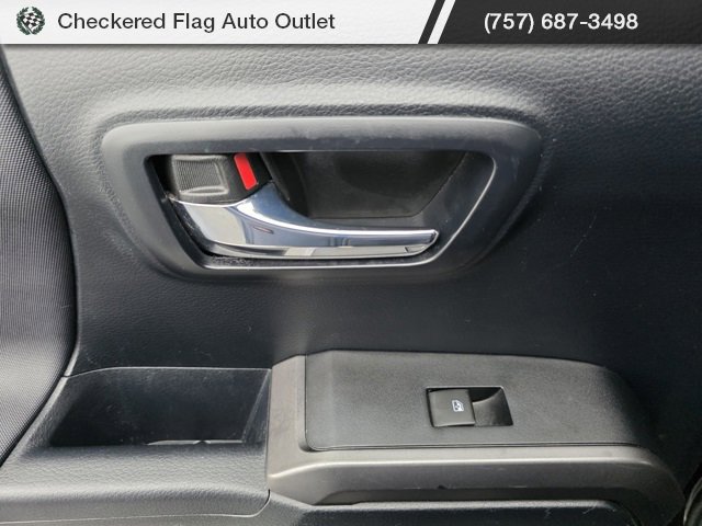 Used 2016 Toyota Tacoma TRD Sport image 39