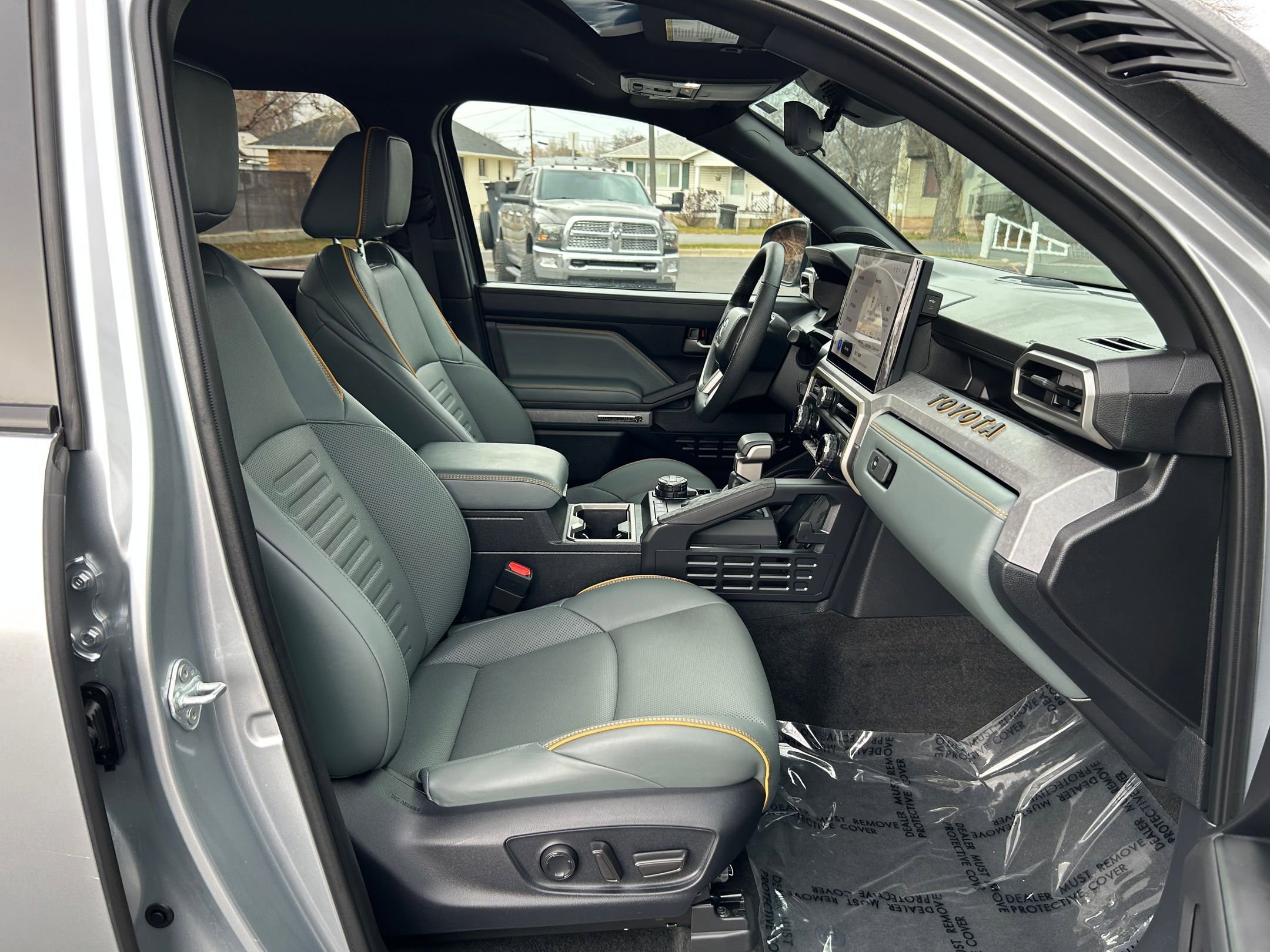 Used 2024 Toyota Tacoma Trailhunter image 28