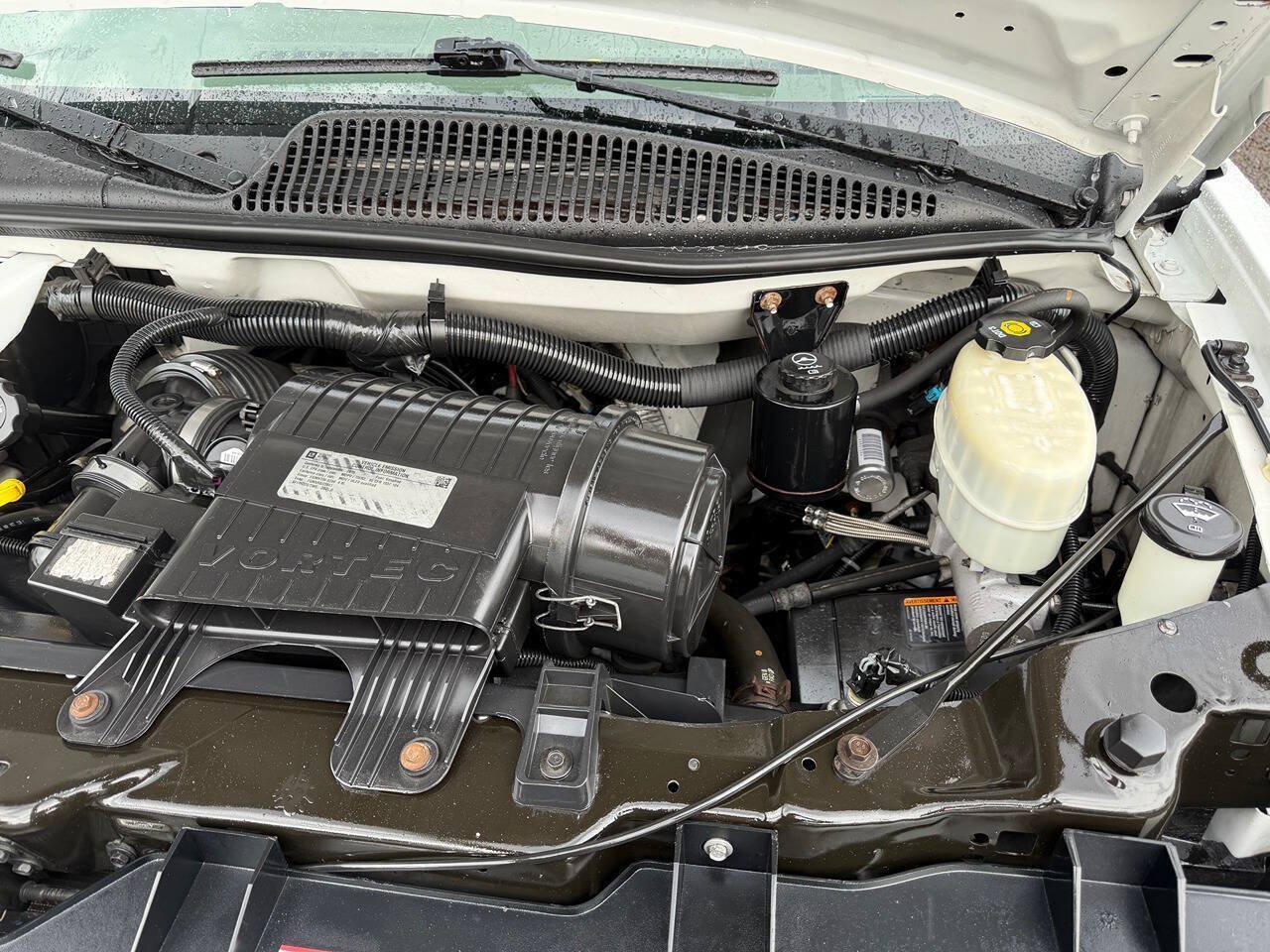 Used 2015 Chevrolet Express 2500 RWD image 18
