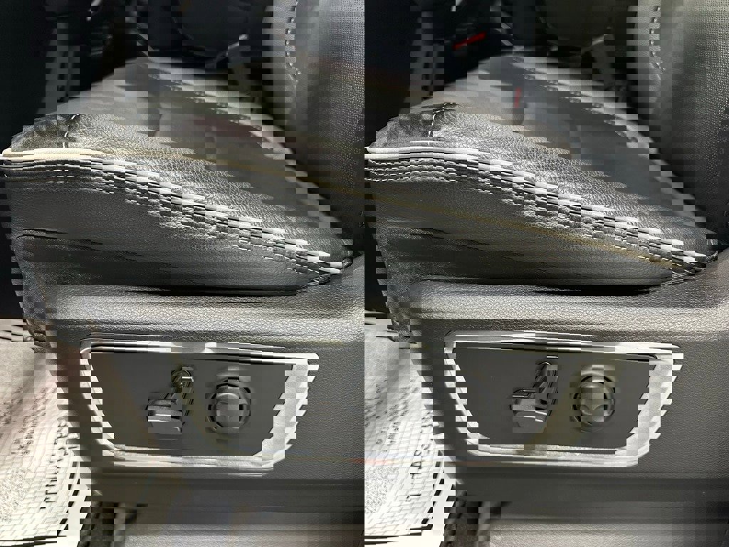 Used 2025 RAM 1500 Laramie image 13