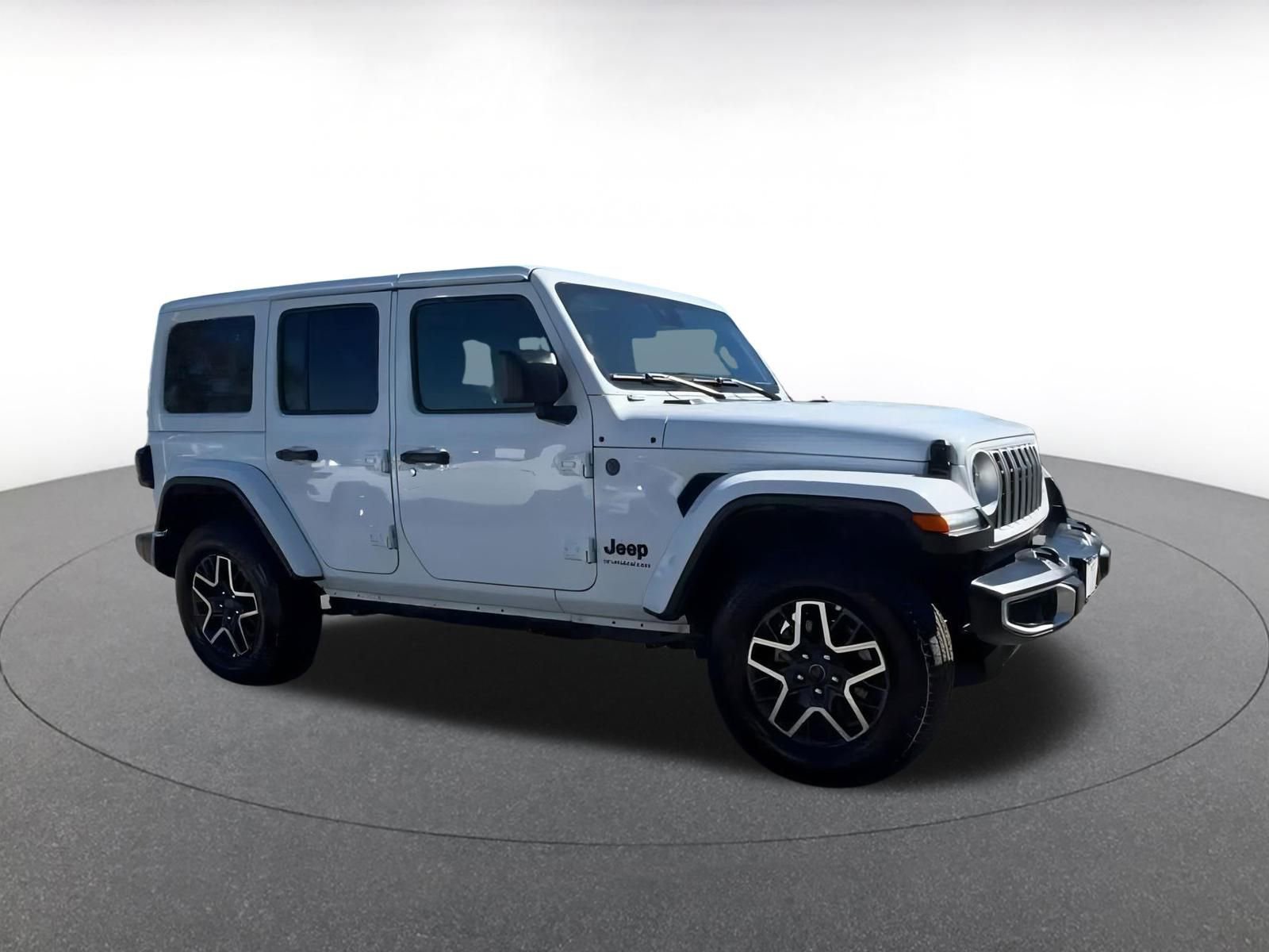 Used 2025 Jeep Wrangler Sahara image 2