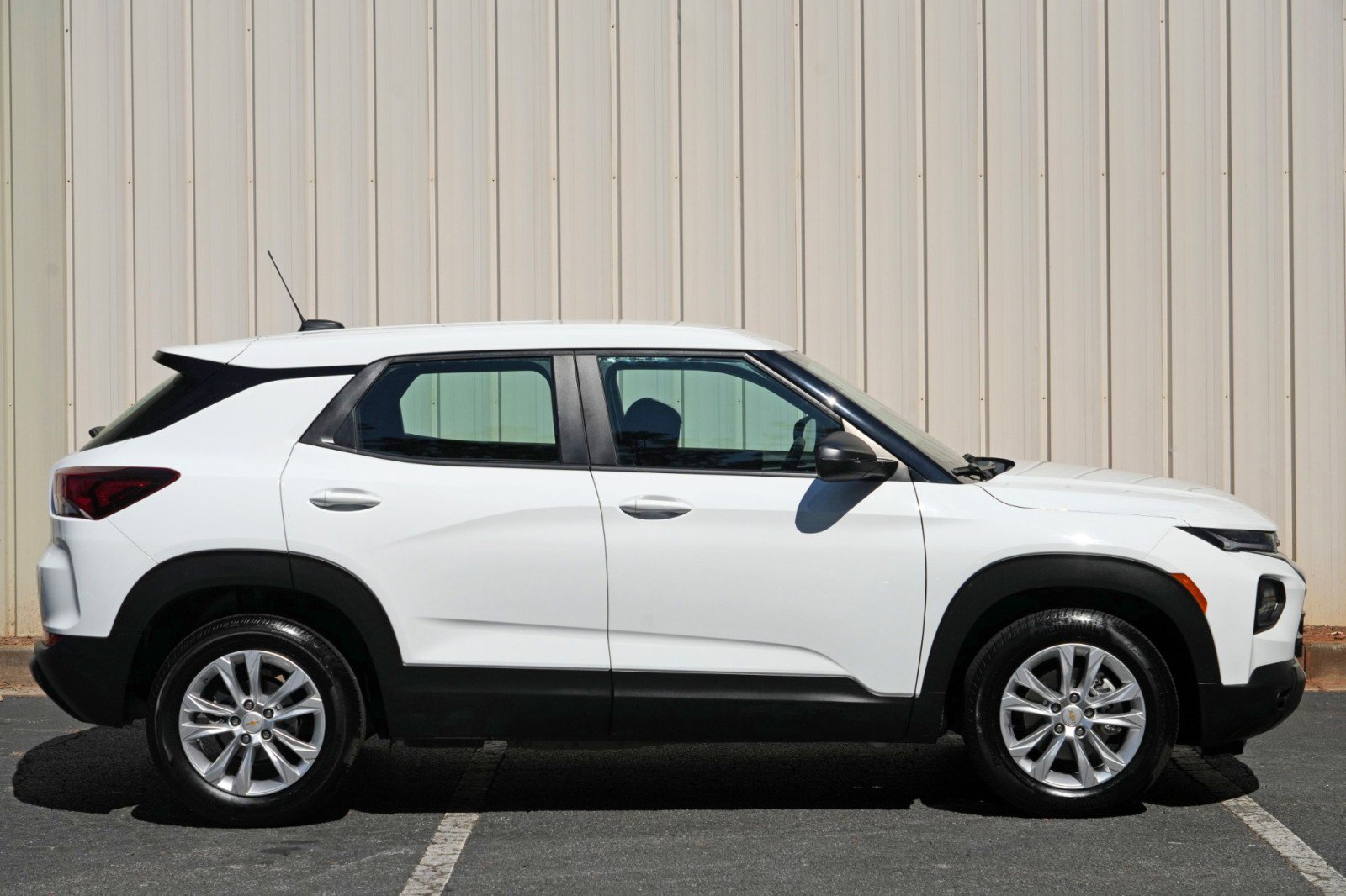 Used 2023 Chevrolet TrailBlazer LS FWD image 46