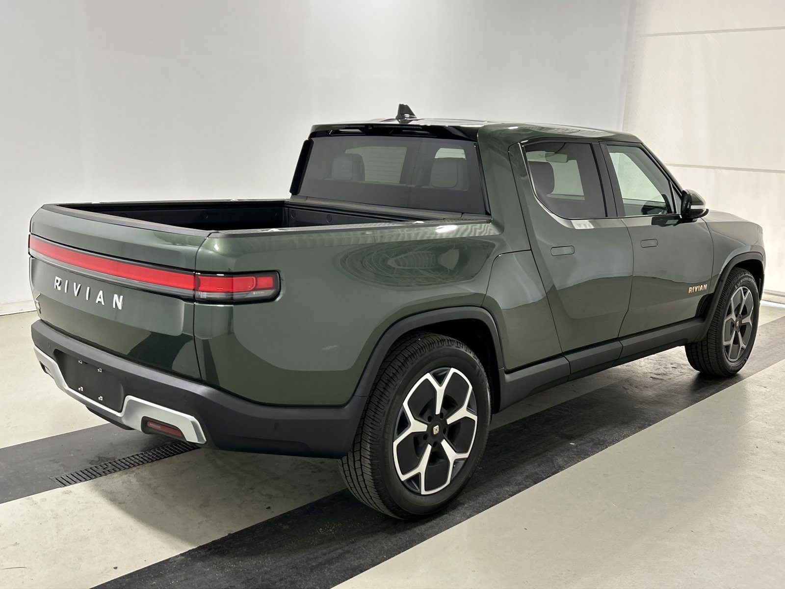 Used 2022 Rivian R1T Adventure image 5