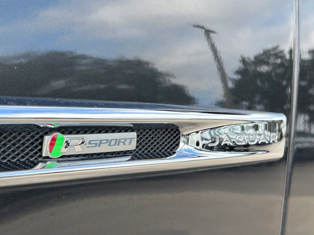 Used 2018 Jaguar XJ R-Sport RWD image 38