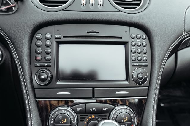 Used 2011 Mercedes-Benz SL 550 image 15