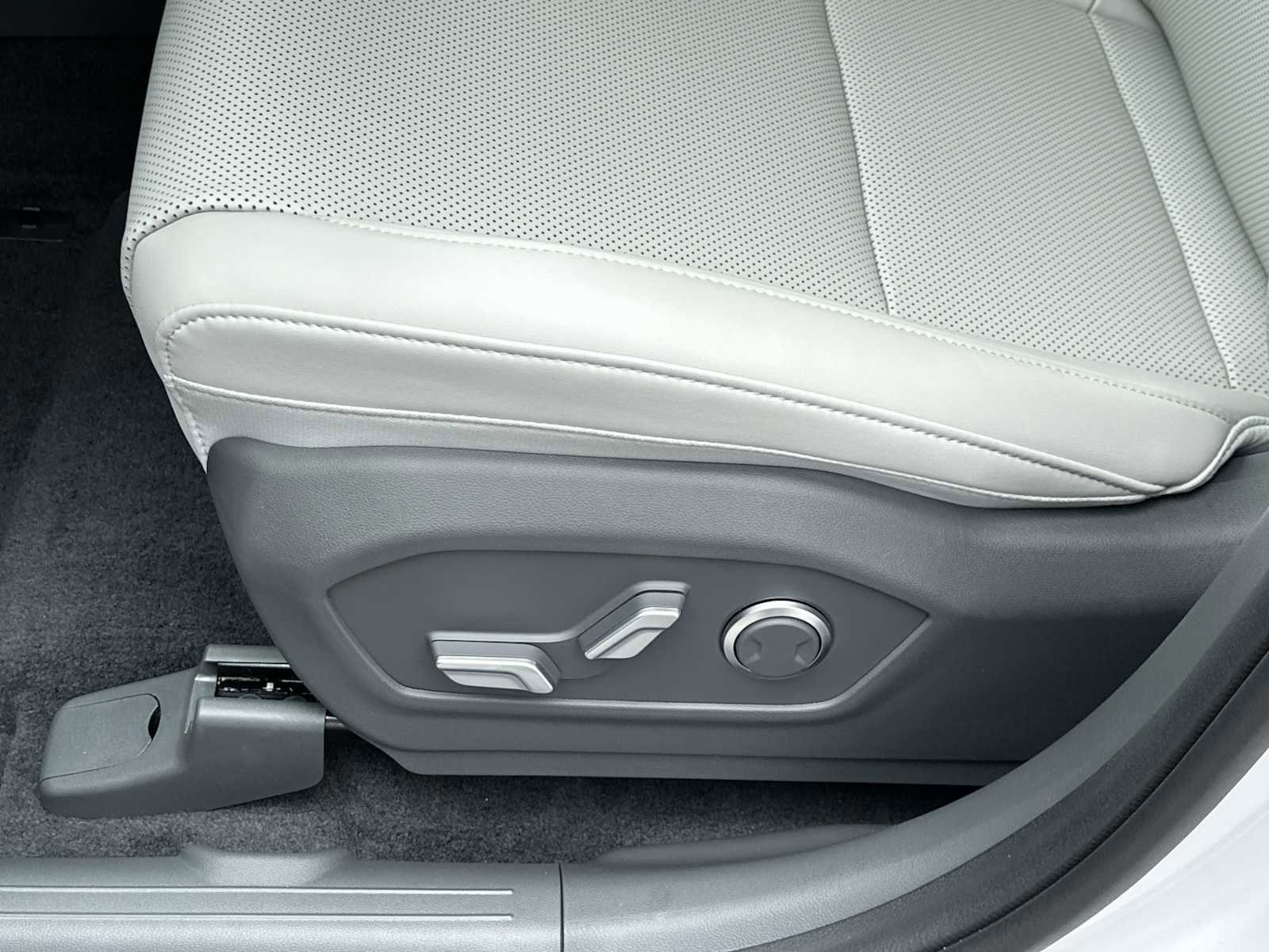 New 2026 Hyundai Santa Fe SEL FWD image 10