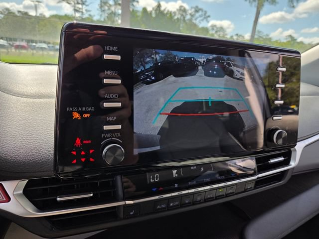 Used 2023 Toyota Sienna XLE FWD image 28