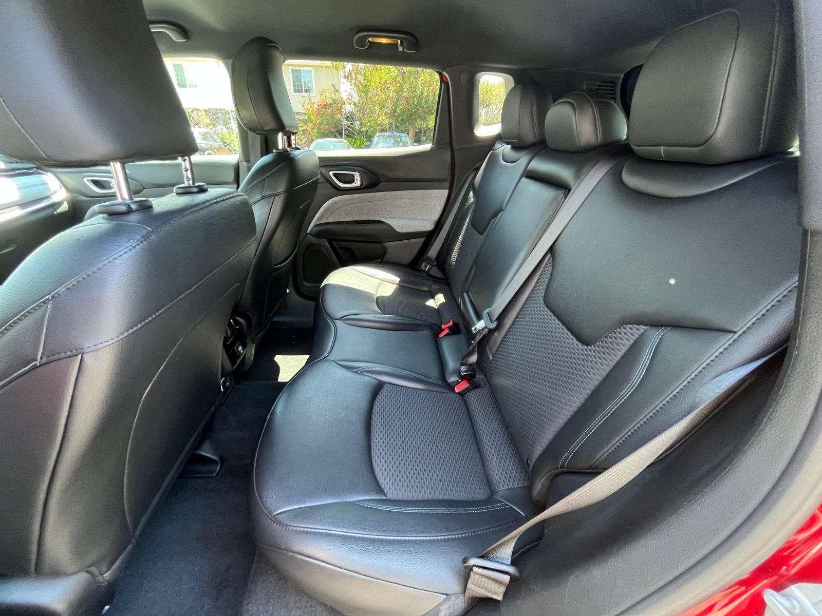 Used 2025 Jeep Compass Latitude AWD/4WD image 25