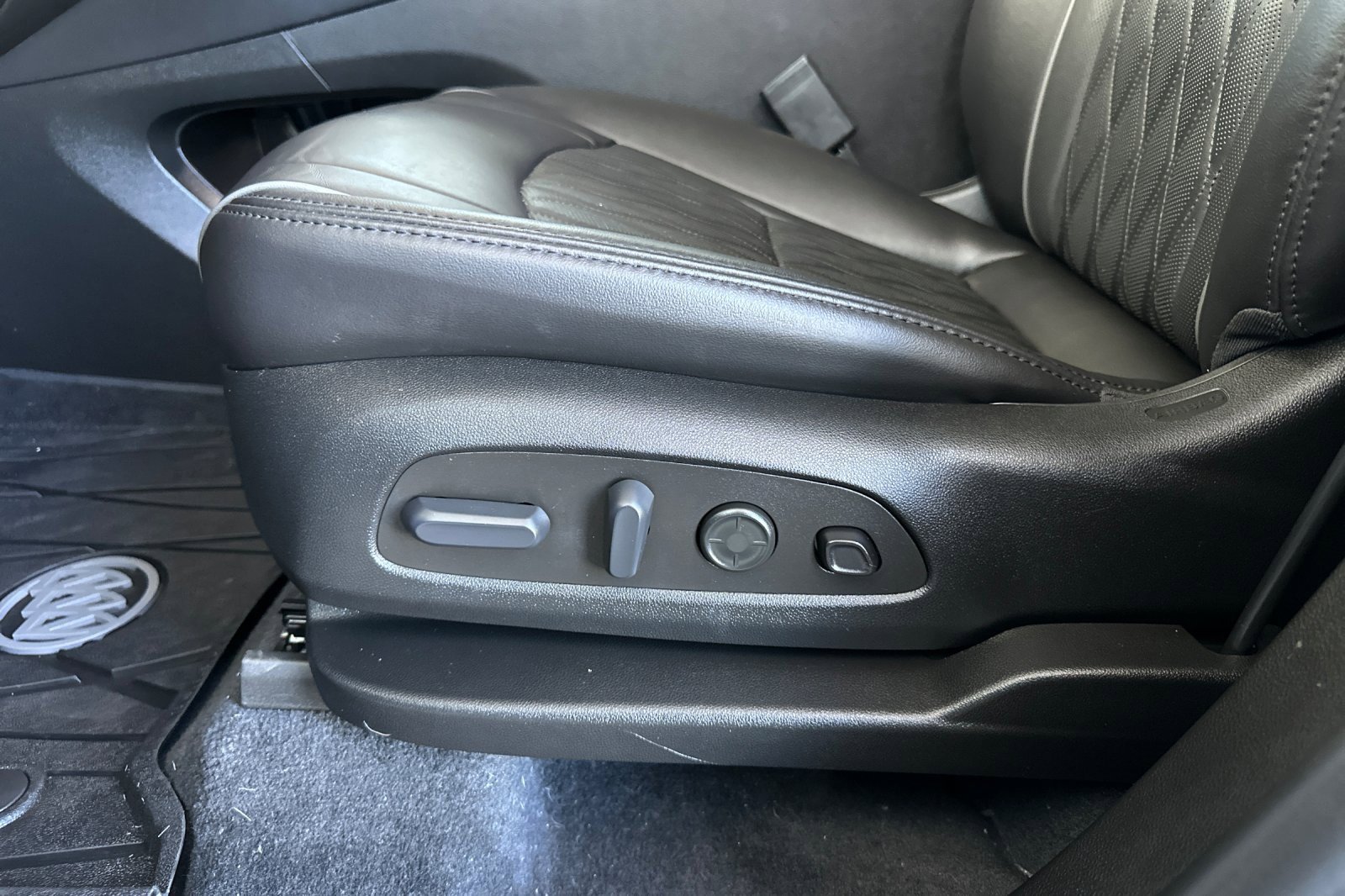 Certified 2023 Buick Enclave Avenir w/ Avenir Technology Package image 13