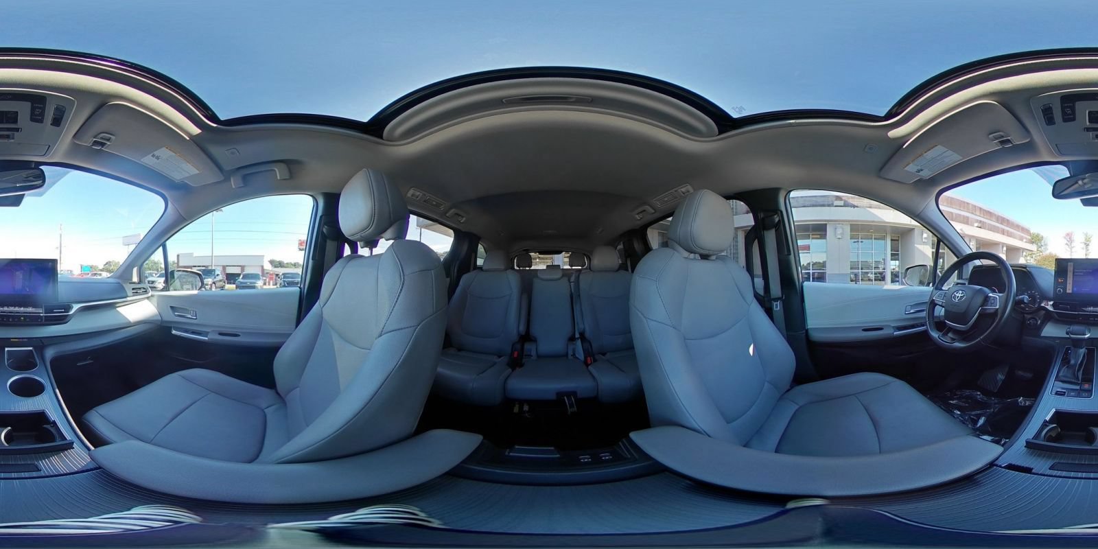 Used 2025 Toyota Sienna XLE FWD image 45
