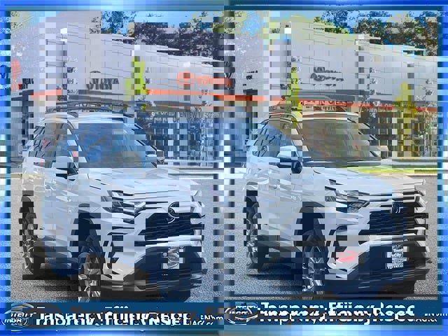 Used 2023 Toyota RAV4 XLE image 1