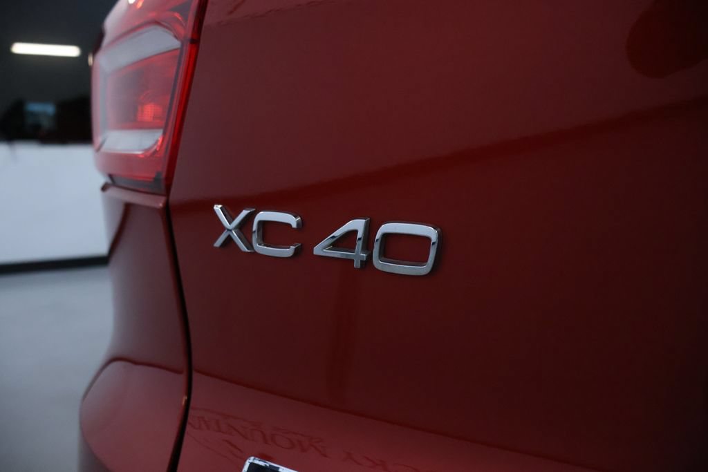 Used 2020 Volvo XC40 T5 R-Design AWD/4WD image 10