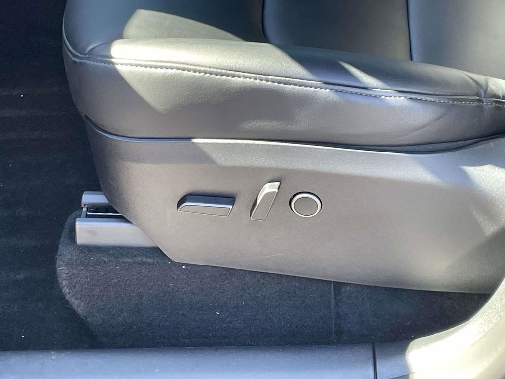 Used 2023 Tesla Model Y Long Range image 19
