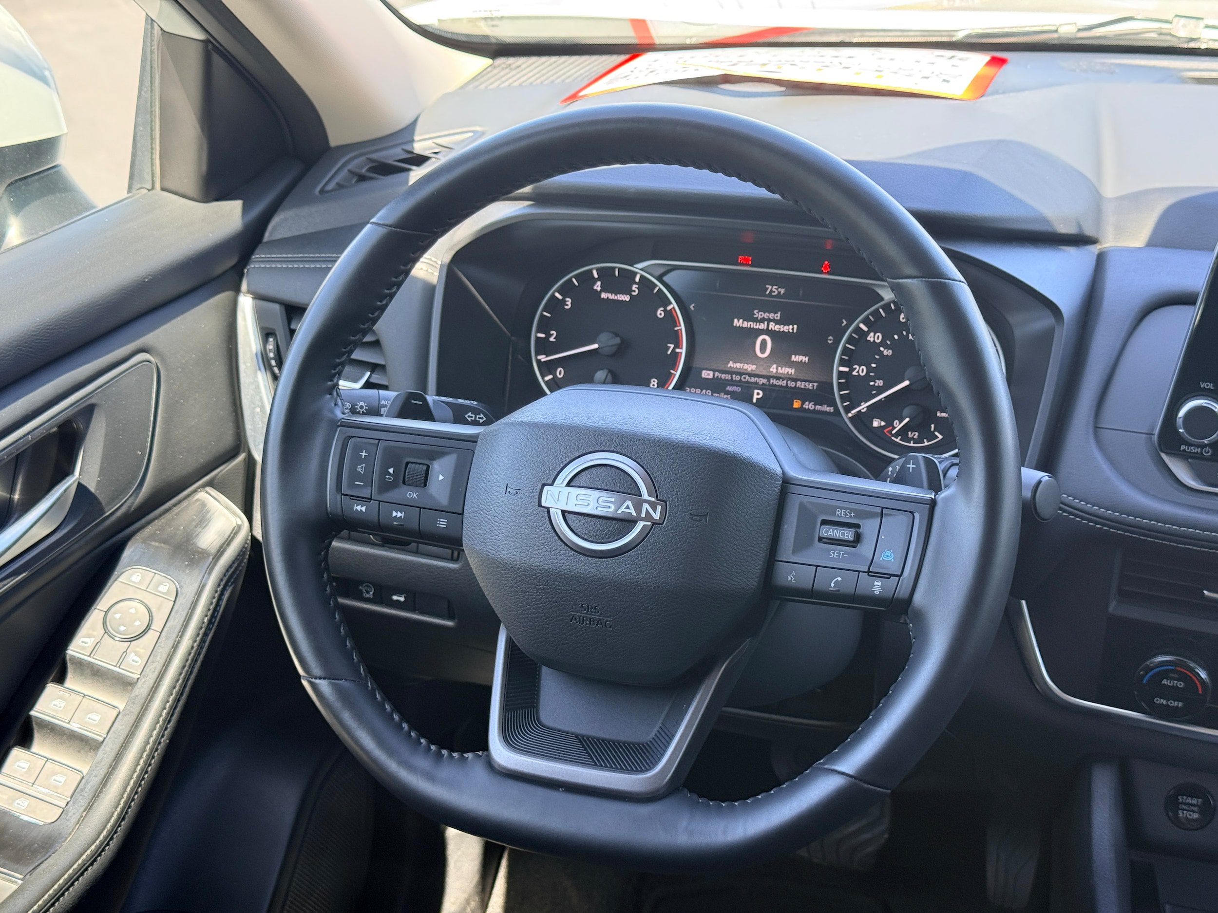 Used 2025 Nissan Rogue SV AWD/4WD image 17