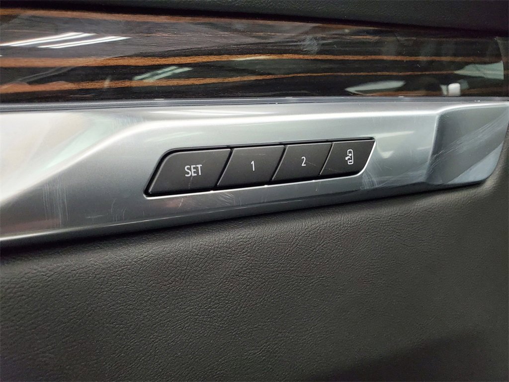 New 2026 Cadillac Escalade Luxury image 9
