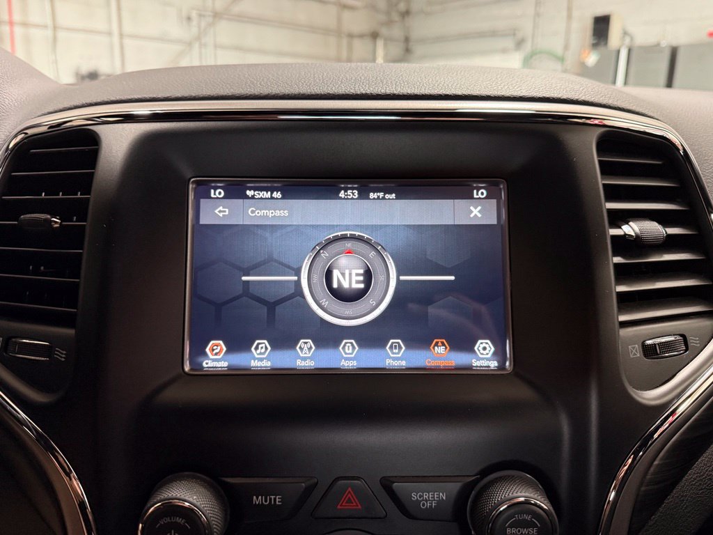 Certified 2020 Jeep Grand Cherokee Laredo AWD/4WD image 16