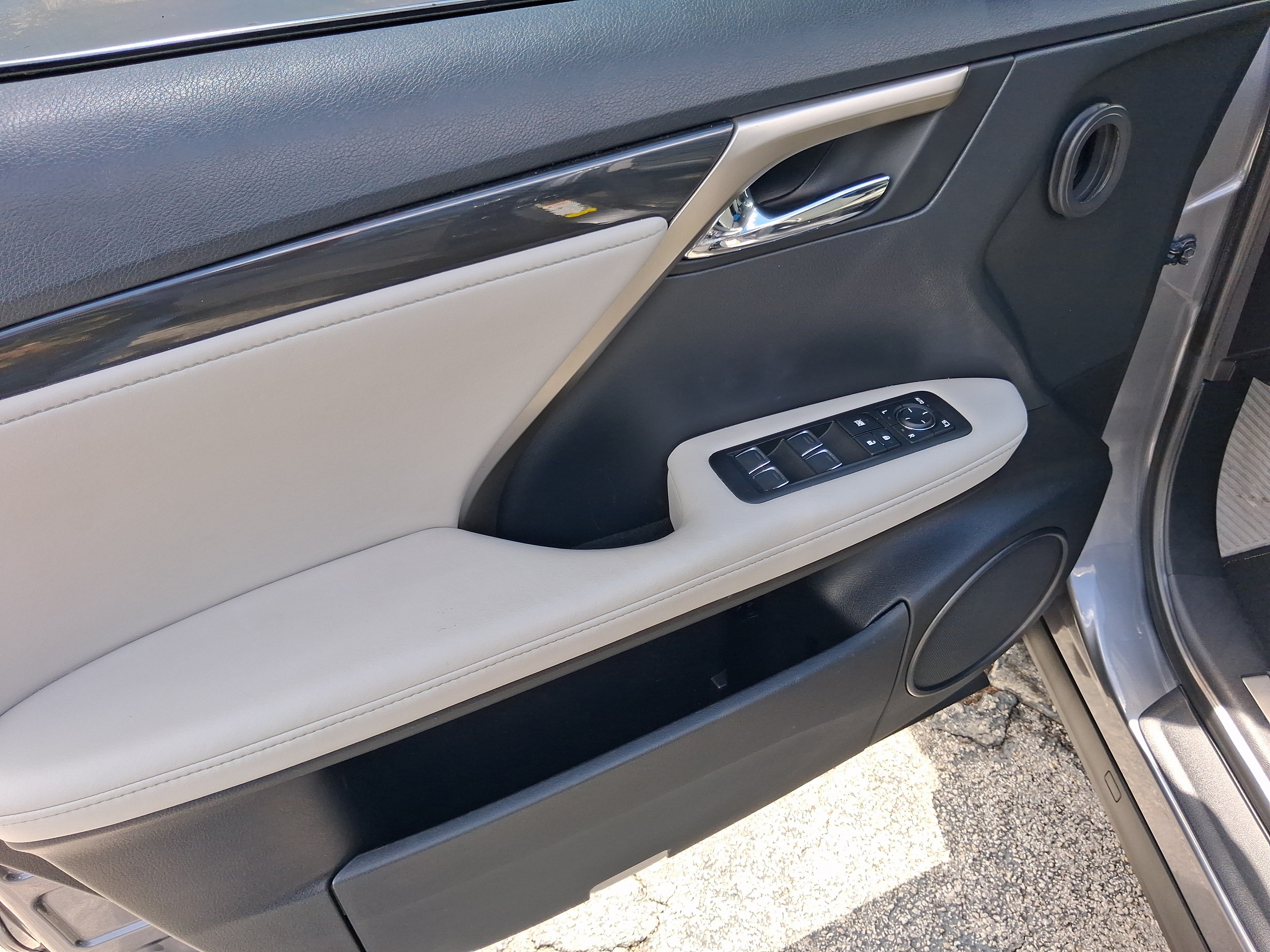 Used 2019 Lexus RX 350 FWD w/ Accessory Package image 11