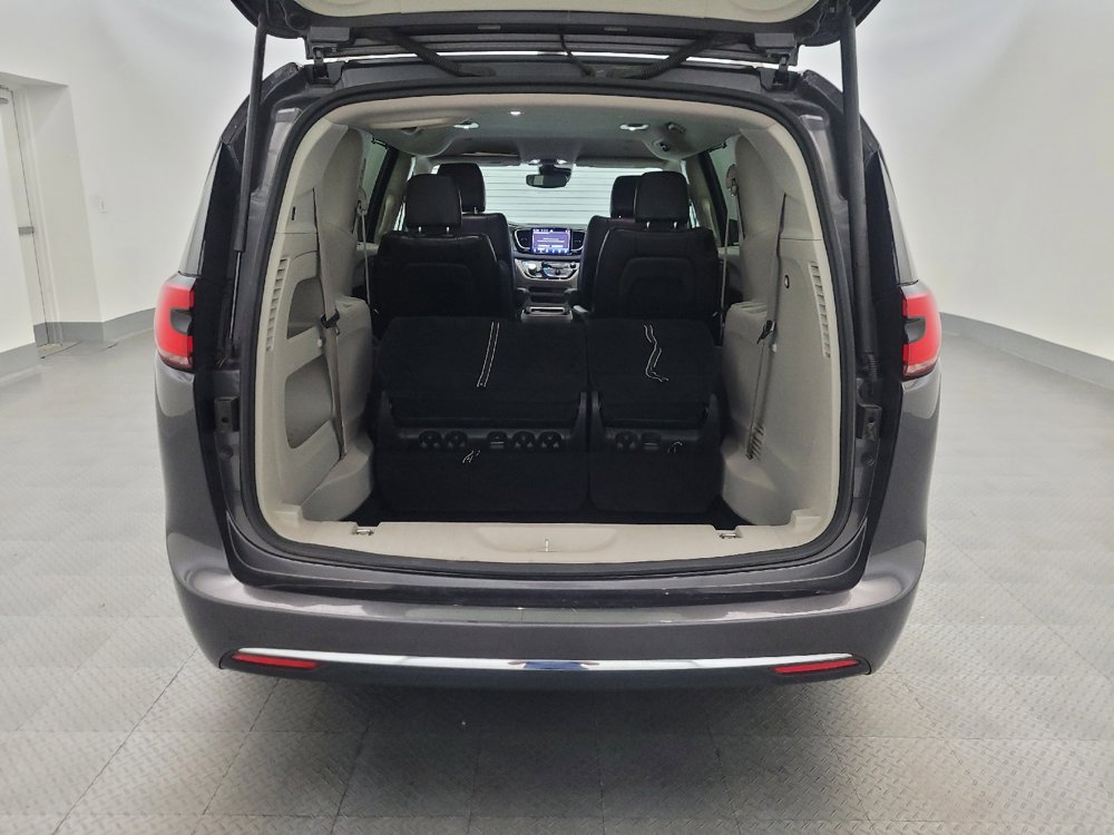 Used 2022 Chrysler Pacifica Touring-L FWD image 29