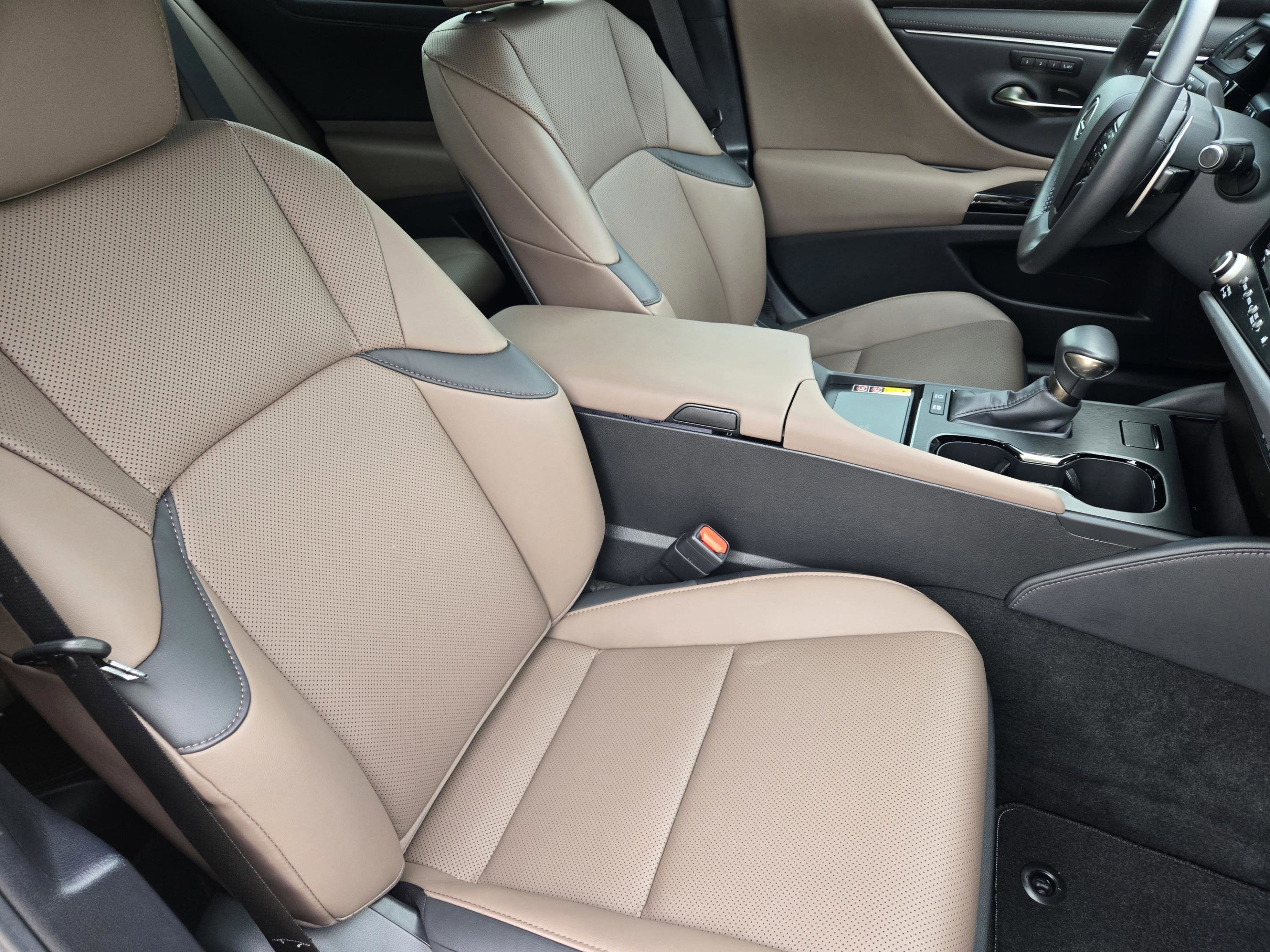 Certified 2025 Lexus ES 300h w/ Premium Package FWD image 10