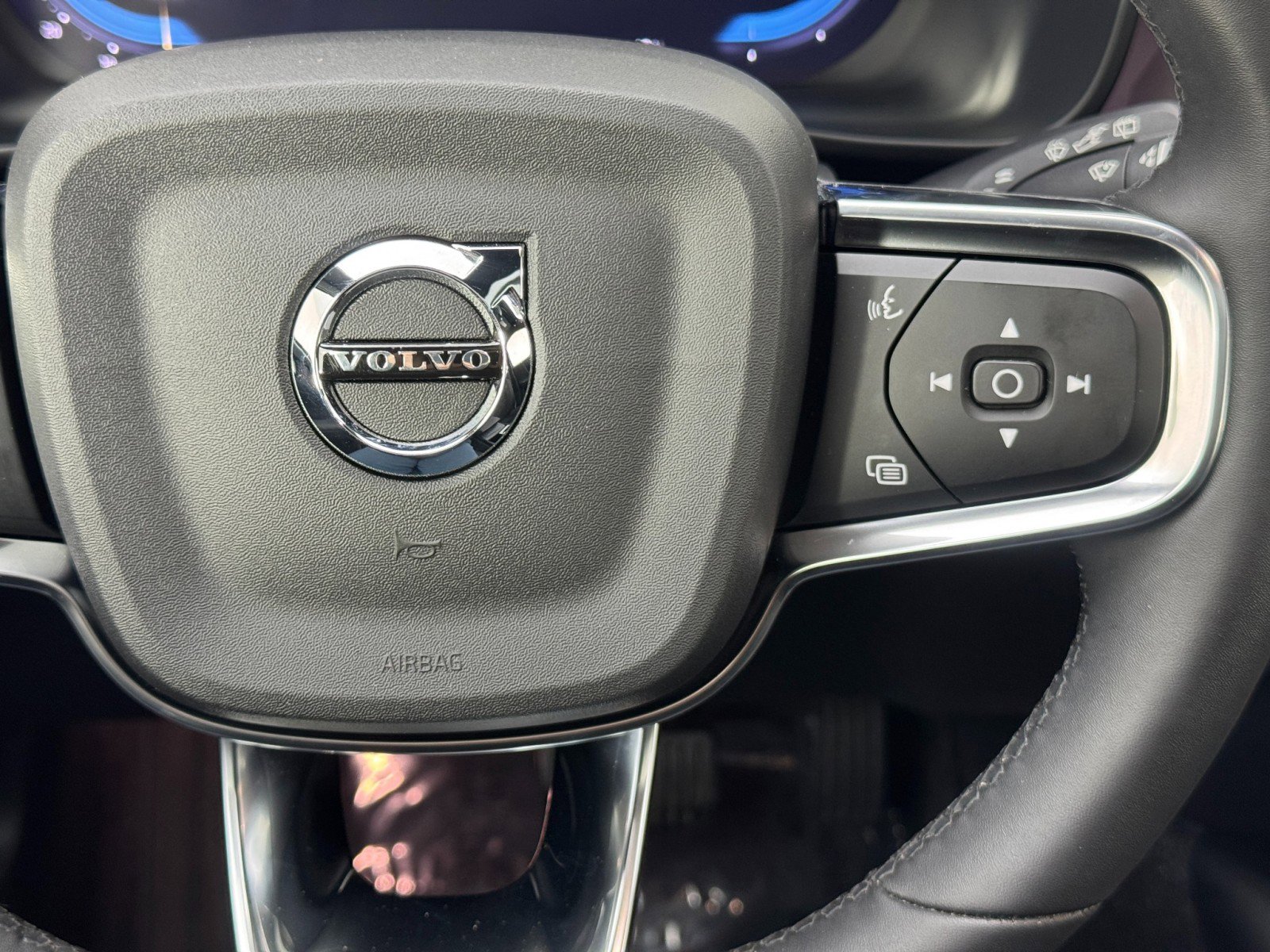 Used 2024 Volvo XC40 Recharge Plus w/ Protection Package Premier image 21