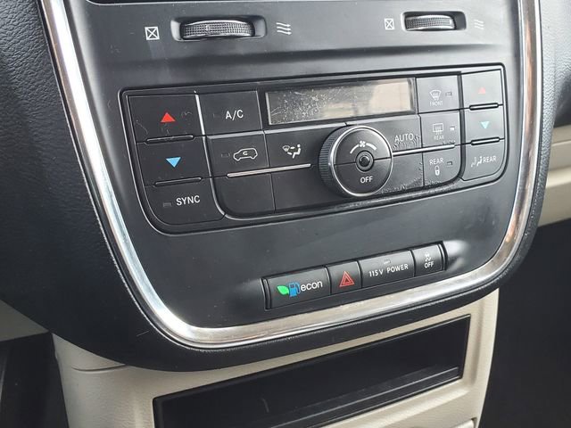 Used 2013 Chrysler Town & Country Touring FWD image 32
