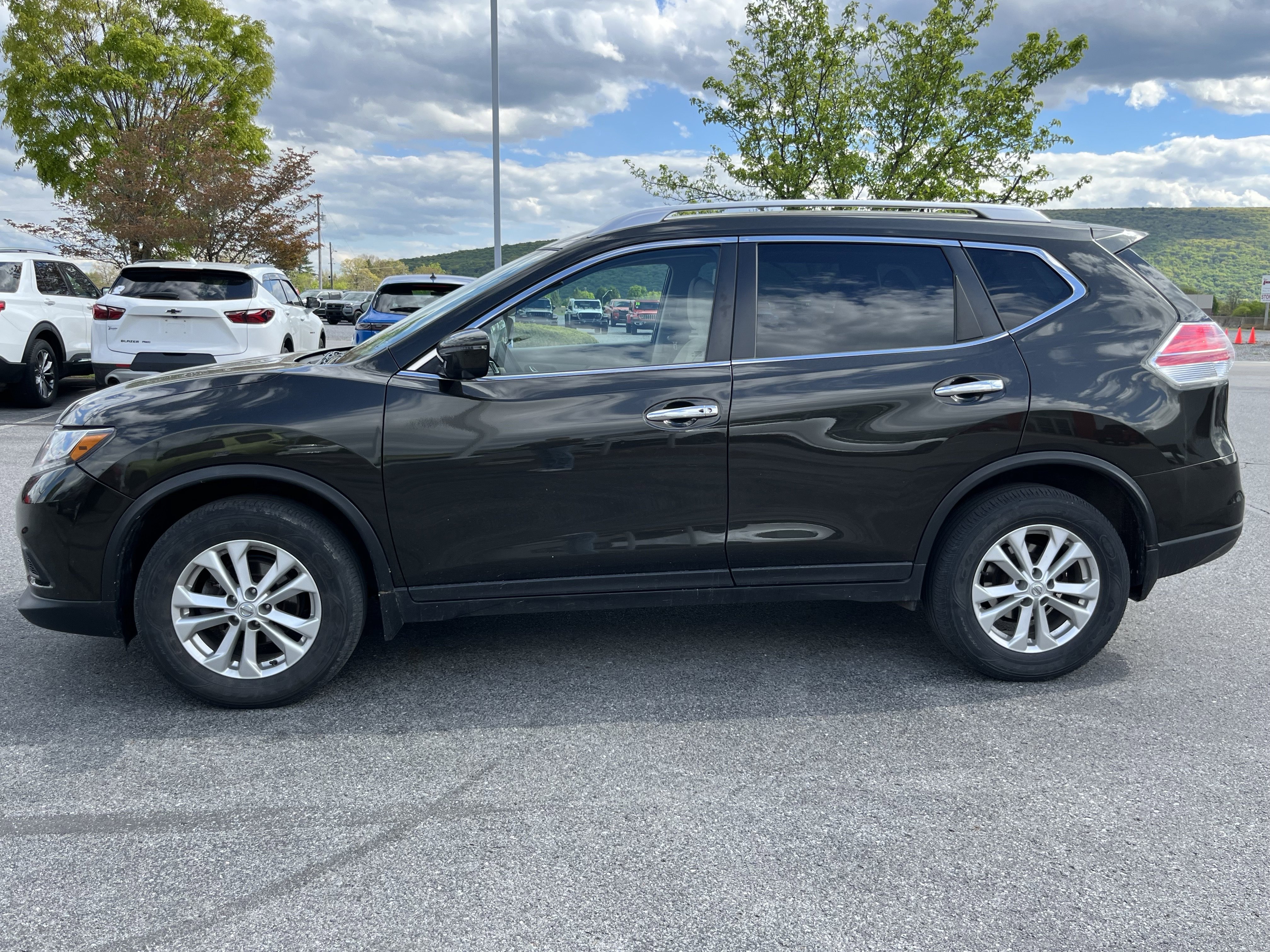 Used 2016 Nissan Rogue SV w/ SV Premium Package AWD/4WD image 10