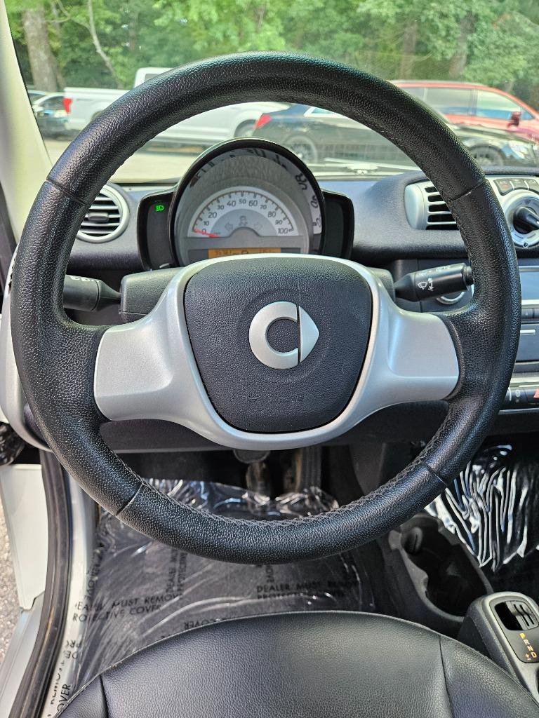 Used 2015 smart fortwo pure image 10