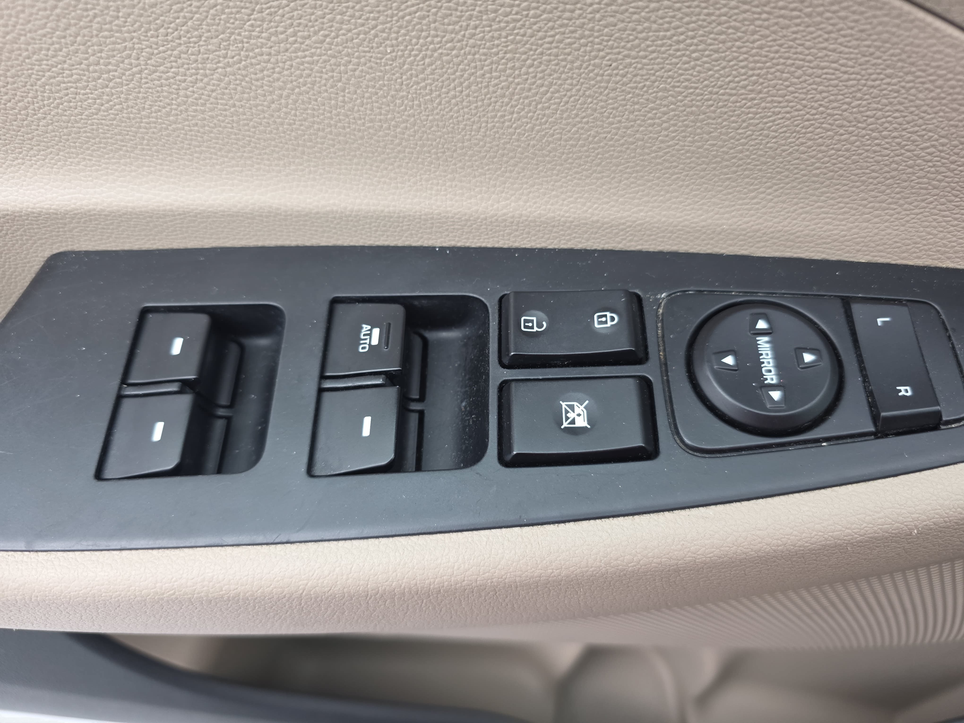 Used 2018 Hyundai Tucson Sport FWD image 25
