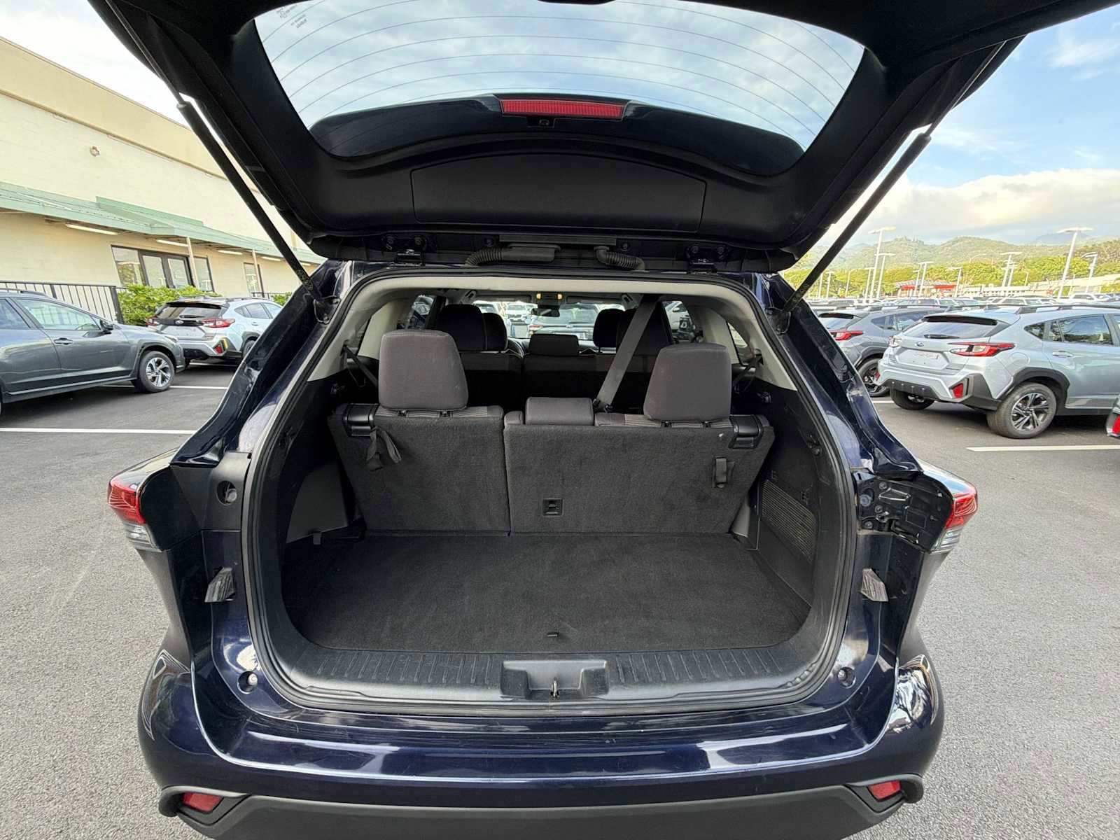 Used 2023 Toyota Highlander L image 25