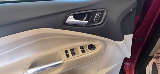 Used 2016 Ford Escape SE w/ Equipment Group 201A FWD image 10