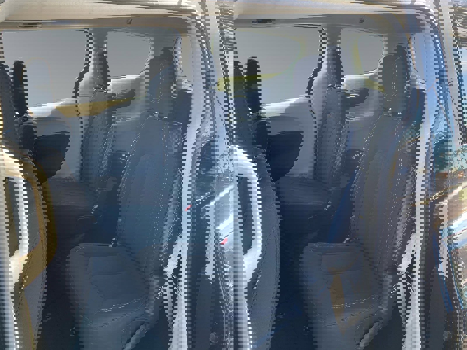 Used 2023 Chrysler Voyager LX image 13