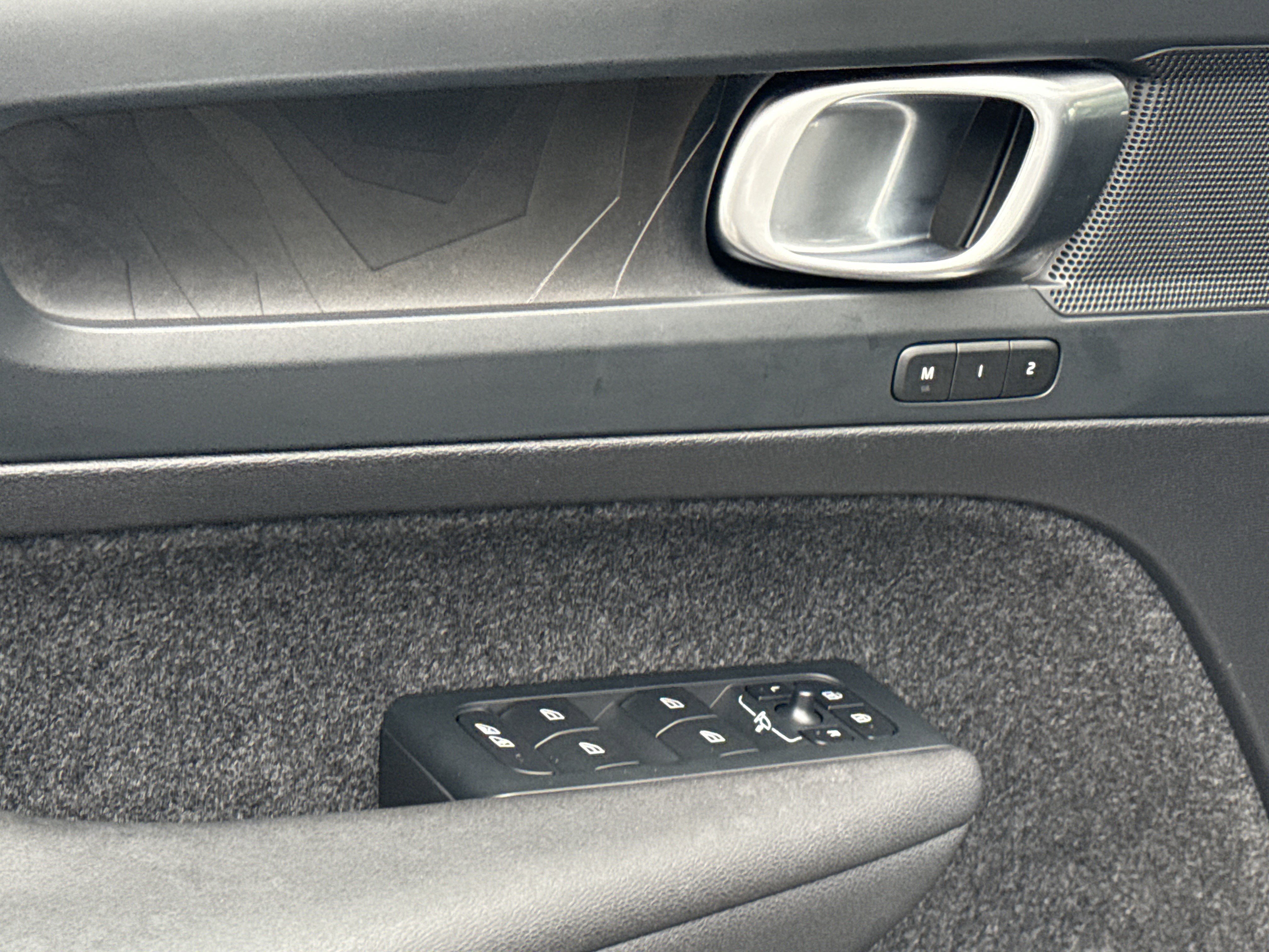 Used 2023 Volvo XC40 Recharge Core image 14